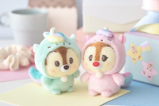 人気シリーズ「うるぽちゃちゃん」から、ユニコーンのパジャマを着たチップとデールのぬいぐるみも新登場