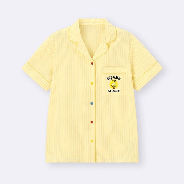 「コットンパジャマ(半袖＆ショートパンツ) Sesame Street」(2990円) カラー：YELLOW
