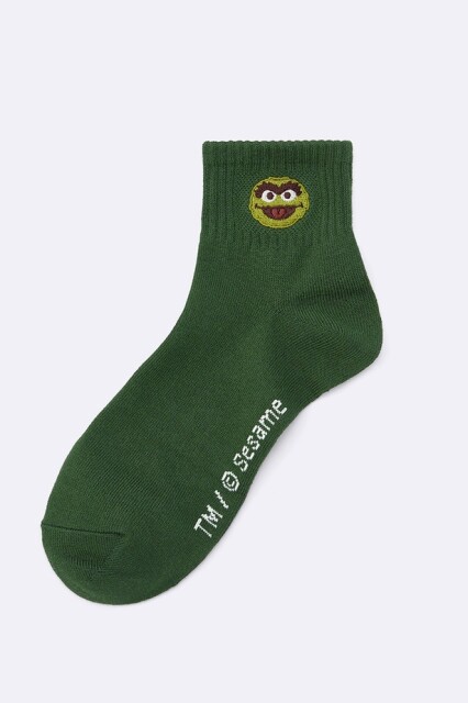 「ソックス Sesame Street」(390円) カラー：DARK GREEN