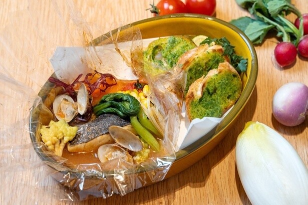 「鰆と九州産野菜のカルトッチョ タイムの香り」(イメージ)