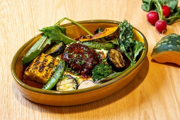 「無農薬マッシュポテトと子羊のハンバーグ 焼き野菜を添えて」(イメージ)