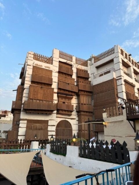 【画像】昔ながらのアラブの街並みが広がるジッダ旧市街