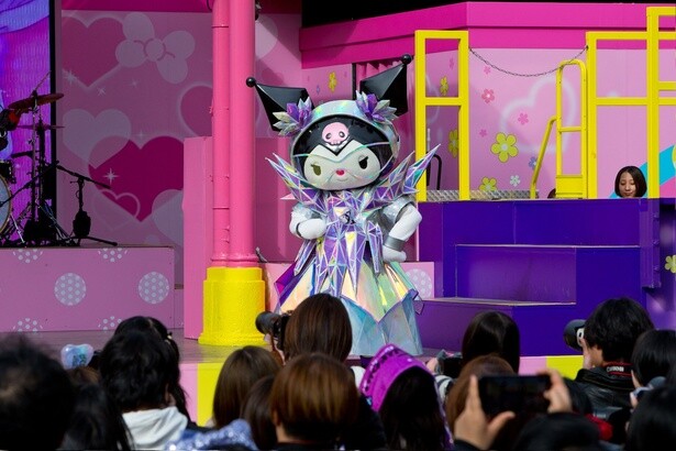 きらめくクリスタル・クリアな衣装