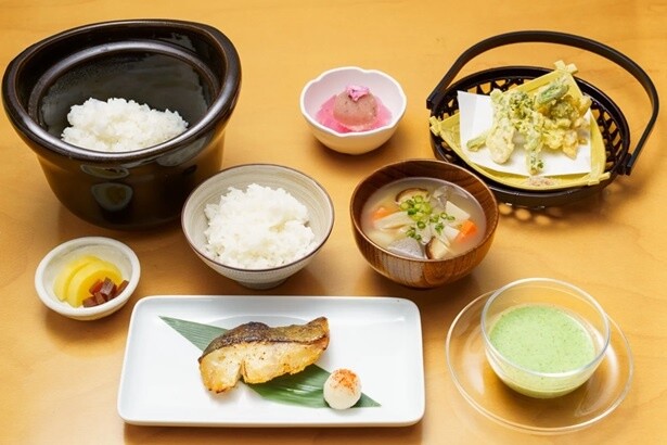サウナ瞑想を体験した後は特別メニューでおなかも満たそう