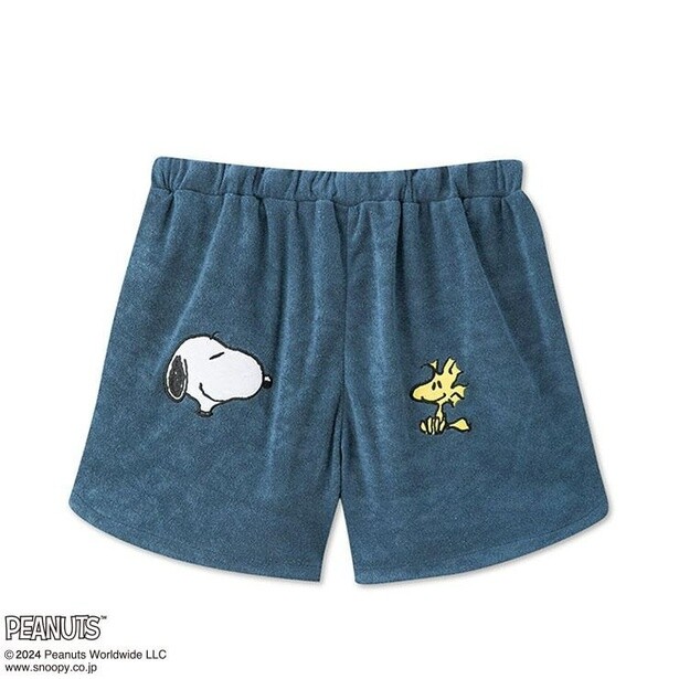 スヌーピーとウッドストックのアップリケ入りで後ろ姿もかわいい