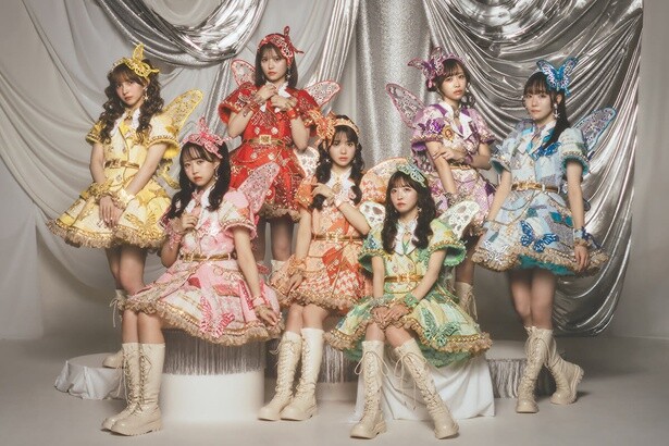 「原宿から世界へ」をコンセプトに、「NEW KAWAII」を発信するアイドルグループFRUITS-ZIPPER