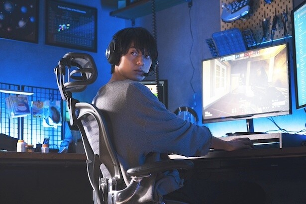 映画「山田くんとLv999の恋をする」で高校生のプロゲーマー役を演じた作間龍斗