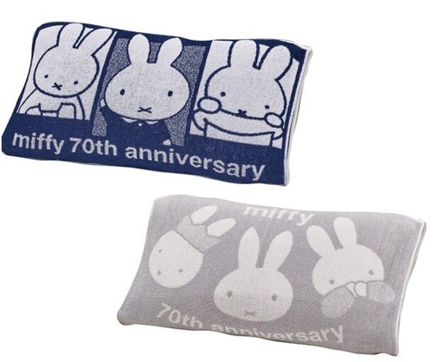 ミッフィー70thデザイン「のびのびタオルピローケース」(各2200円)