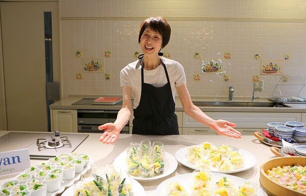 アレンジ和食を披露してくれた料理研究家の浜内千波さん