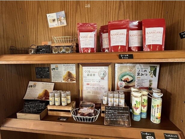 「やんばるスパイス」など自宅での料理に使えるものも