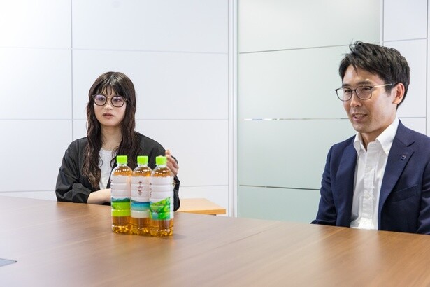 アートラベルを生み出すまでの苦労など裏話を語る2人