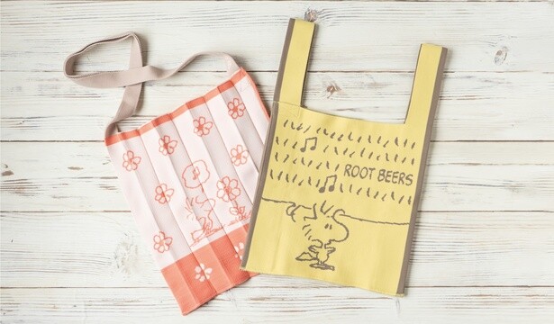 「ニットバッグ」(Mサイズ)」(6820円)、「ニットバッグ(Sサイズ)」(5500円)