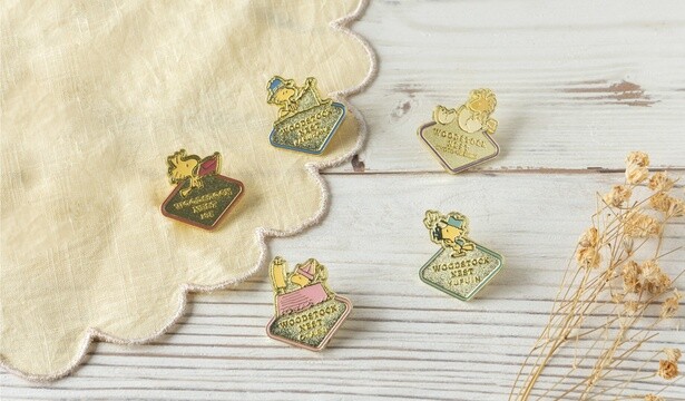 「ピンバッジ」(各770円)※店舗限定