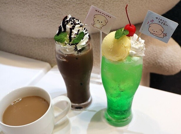 「ゆうわくにかてないクリームソーダ」(1000円)などのドリンクも用意されている