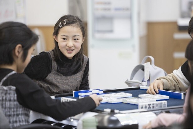 麻雀のこと以外にも、会話が弾んでいる様子