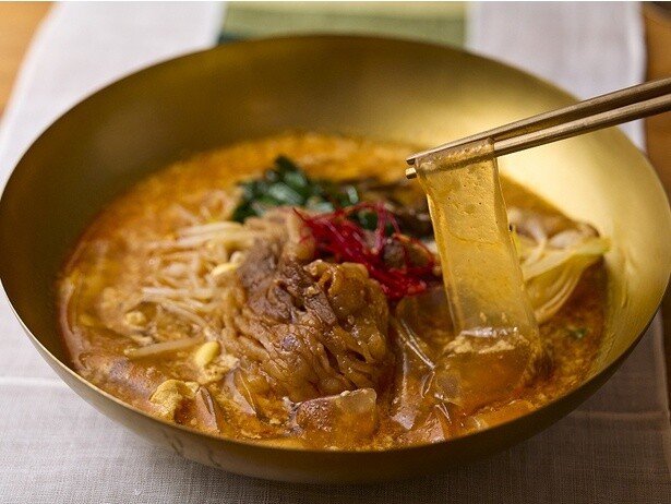 「成城石井自家製 【450㎉以下】旨辛ユッケジャンスープで食べる極太韓国春雨(タンミョン)」