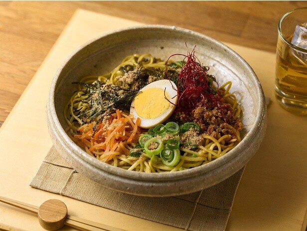 「成城石井自家製 九条葱と二種混合魚粉の台湾まぜそば(自家製麺使用)」