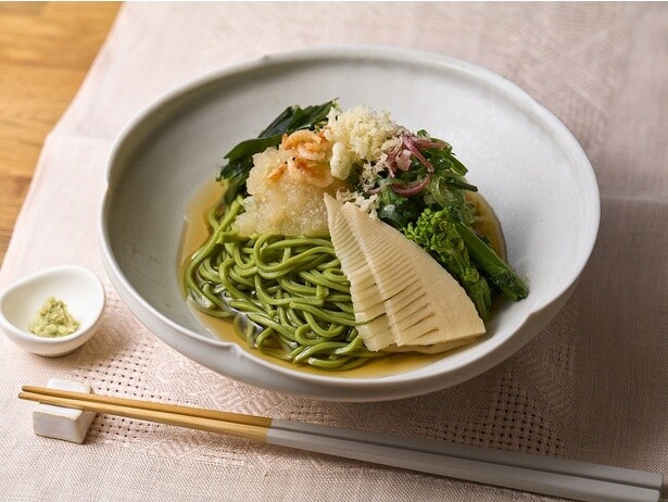 「成城石井自家製 春野菜と鳴門産わかめのおろし冷やし茶そば」