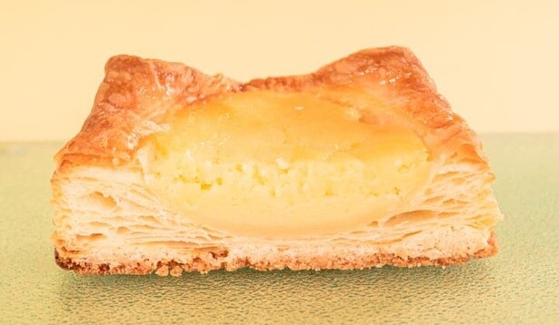 「チーズケーキタルトデニッシュ」の断面