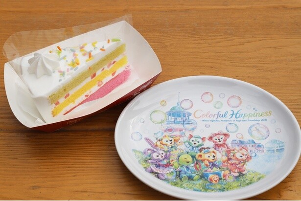写真を撮りたくなるキュートなルックスの「スペシャルケーキ(ピーチ)」(550円、スーベニアプレート付きプラス750円)