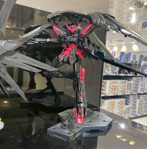【写真】「新機動戦記ガンダムW Endless Waltz」に登場するウイングガンダムゼロがいつもと異なるカラーに