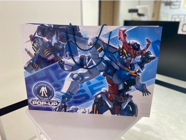 商品を1万円以上購入でキービジュアルを施したショッパーがもらえる。数量限定なのでお早めに