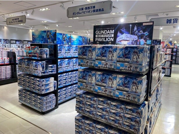 「GUNDAM NEXT FUTURE PAVILION」の関連商品は今後さらに展開予定とのこと