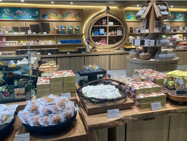 「恵那川上屋 栗市栗座」の店内
