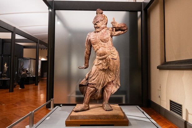 金剛力士像「阿形」　像高279センチメートル　木造　彩色　平安時代　12世紀