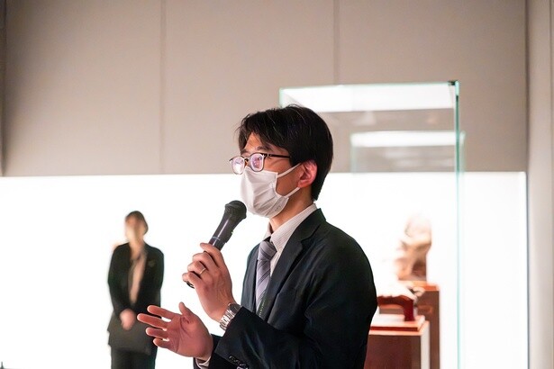 法隆寺宝物館のギャラリートークは、西木正統主任研究員が解説を担当。伎楽面の希少性などをわかりやすく解説してくれた