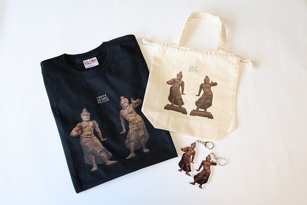 金剛力士立像Tシャツ(左／2970円)、プリント巾着(右上／880円)、アクリルキーホルダー(右下／各1760円)