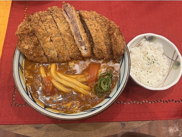 「牛カツトマたまカレーうどん(ひと口ごはんつき)」