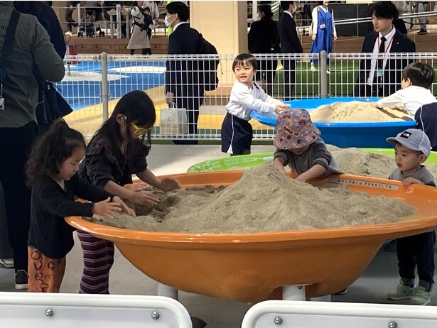 大屋根空間にある「すなばエリア」