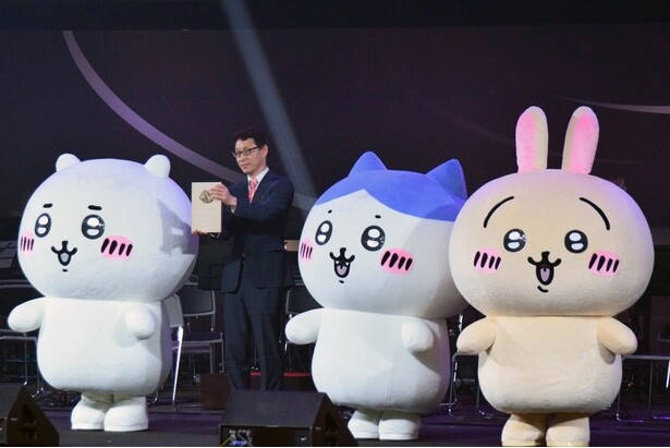 【写真を見る】授賞式には「ちいかわ」のキャラクターたちも集結！