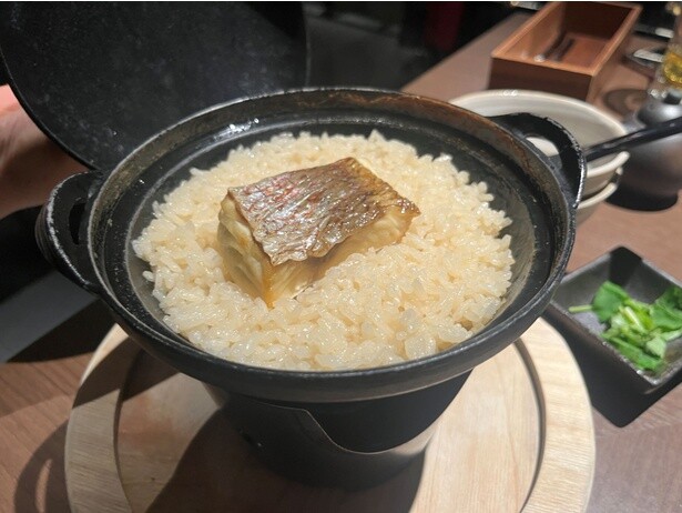 「鯛めし とろ火炊き」(1800円)