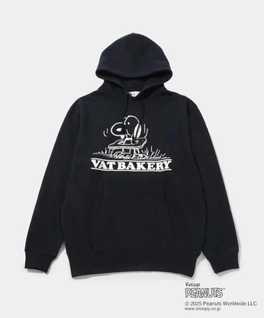「VAT BAKERY PEANUTS HOODIE」(1万7600円)※ネイビー