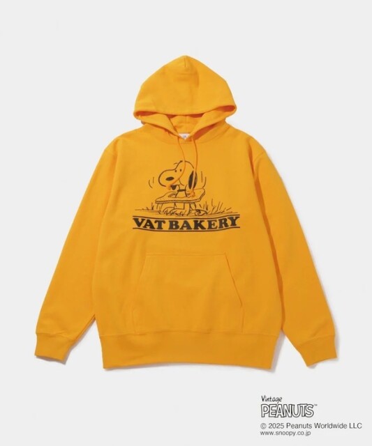 「VAT BAKERY PEANUTS HOODIE」(1万7600円)※イエロー