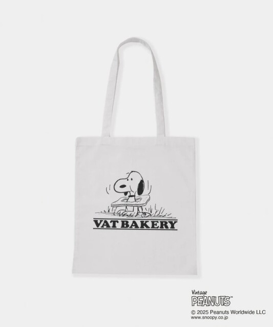 「VAT BAKERY PEANUTS TOTE BAG」(4400円)※ホワイト