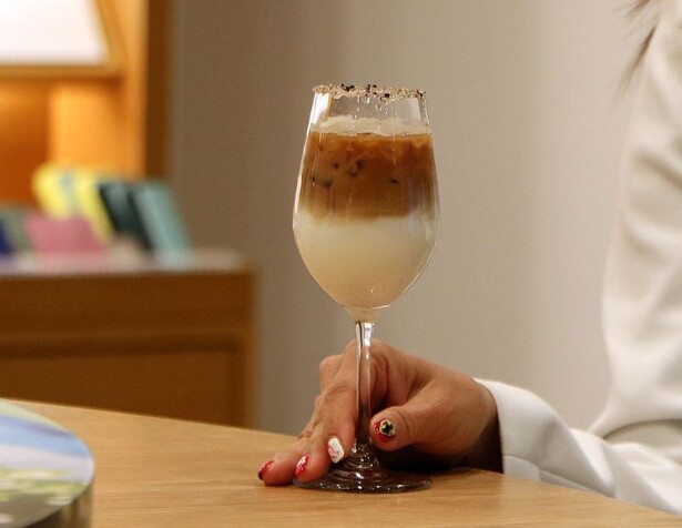 ソルト＆ペッパーがほろ苦いラテをキリリと引き締める大人のコーヒーモクテル