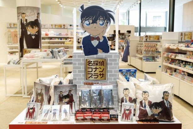 天望デッキ フロア345の「SKYTREE SHOP」と1階「SKYTREE SPACE」内の名探偵コナンプラザ 東京スカイツリー会場では、コナンファン垂涎の限定グッズを購入できる
