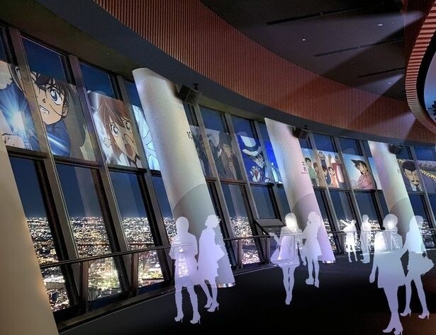 天望デッキ フロア350の「SKYTREE ROUND THEATER(R)」では「名探偵コナン」の特別映像(約6分)を上映。13台のスピーカーと、24台のプロジェクターで迫力のある映像を投影