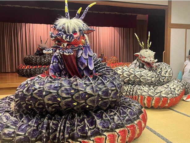 浜田市旭町で活動している「今市神楽社中」の皆さんによる舞い