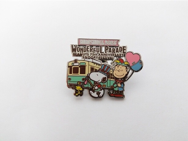 「ピンバッジ 電車」(各770円)