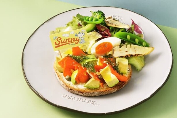 オシャレなオープンサンド「It‘s SUNNY！プレート ～スモークサーモンとアボカド・サワークリームチーズのオープンサンド～」などが登場