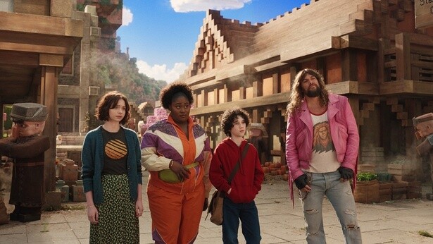 大人気ゲームを実写映画化したファンタジー大作