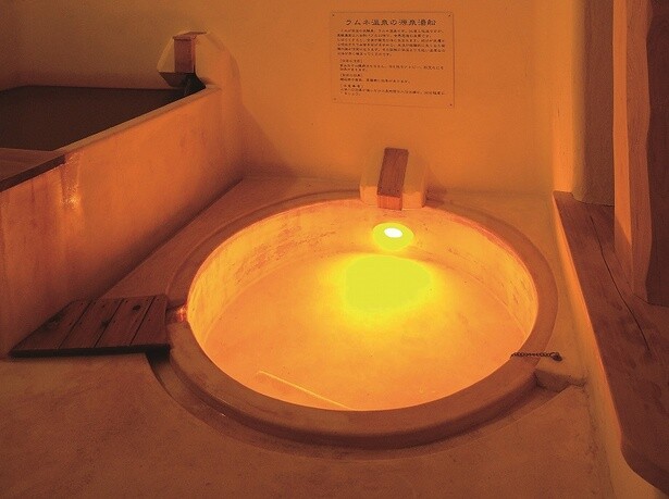 家族風呂でも42度と32度の2つの湯を楽しめるのがうれしい