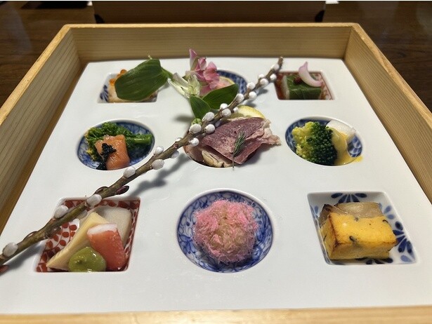 季節を感じさせる前菜は9種