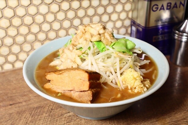 【写真】二郎インスパイア系冷凍ラーメン「青春!! 爆山ぶた二郎！」
