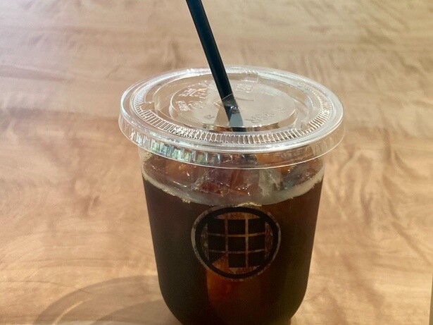 「井ノ口珈琲焙煎所」のアイスコーヒー(テイクアウト500円、イートイン510円)