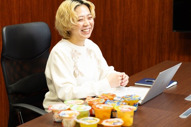 「自分が手がけた商品が、たくさんの人に届き、食べてもらえることが楽しい」とゼリー開発の楽しさを語る